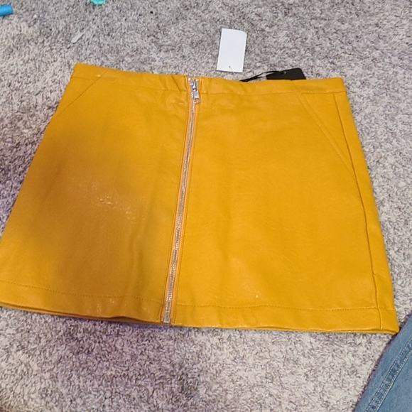 Skirts - Picture 2 of 3